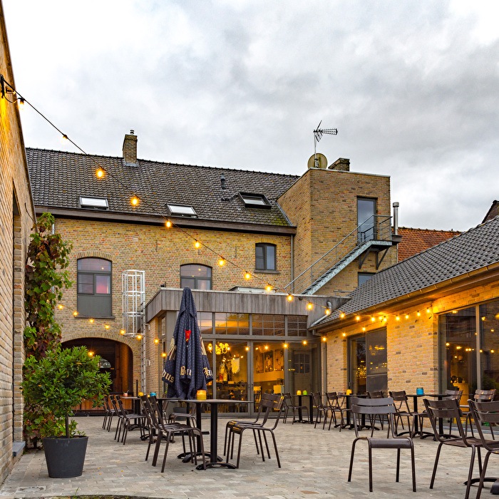 't Oud Gemeentehuis Poelkapelle Hotel & Restaurant Officiële site