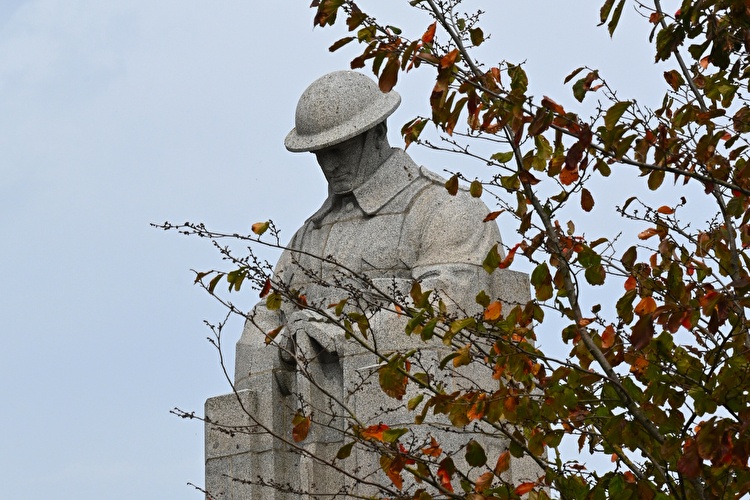 Canadees Monument The Brooding Soldier